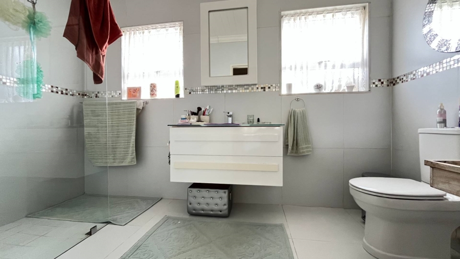 4 Bedroom Property for Sale in Hartenbos Central Western Cape